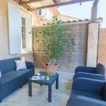 Le Mas, Maison Au Charme Provencale Idealement Situee Entre Et Vignes *