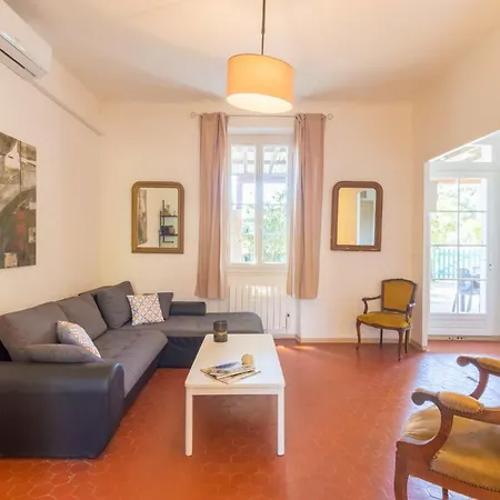 Le Mas, Maison Au Charme Provencale Idealement Situee Entre Et Vignes *