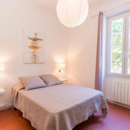 Le Mas, Maison Au Charme Provencale Idealement Situee Entre Et Vignes *