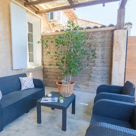 Le Mas, Maison Au Charme Provencale Idealement Situee Entre Et Vignes *