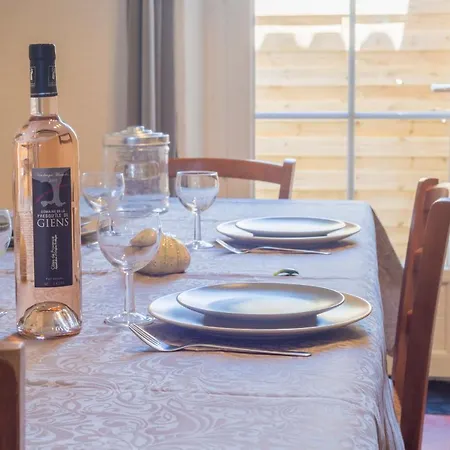 Le Mas, Maison Au Charme Provençale Idéalement Située Entre Et Vignes *