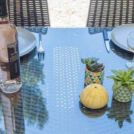 Le Mas, Maison Au Charme Provencale Idealement Situee Entre Et Vignes * Hyères