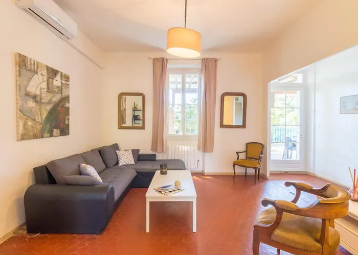 Le Mas, Maison Au Charme Provencale Idealement Situee Entre Et Vignes *