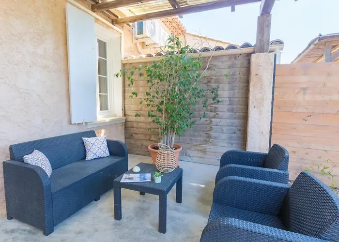 Le Mas, Maison Au Charme Provencale Idealement Situee Entre Et Vignes *