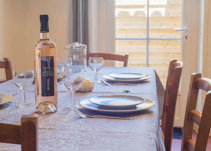 Le Mas, Maison Au Charme Provencale Idealement Situee Entre Et Vignes *