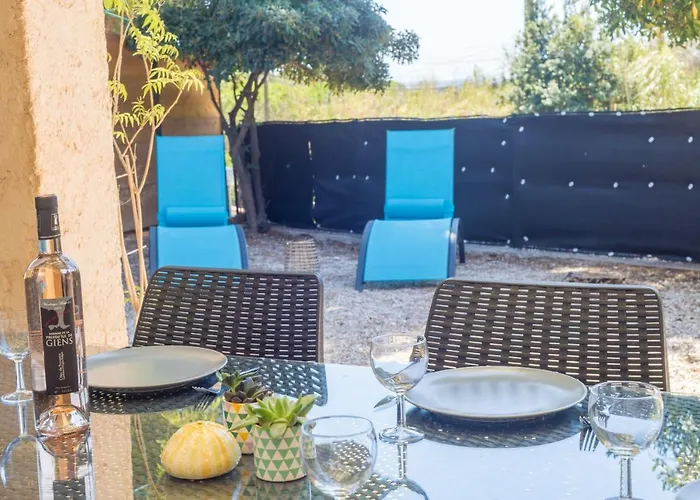 Le Mas, Maison Au Charme Provencale Idealement Situee Entre Et Vignes * Hyères