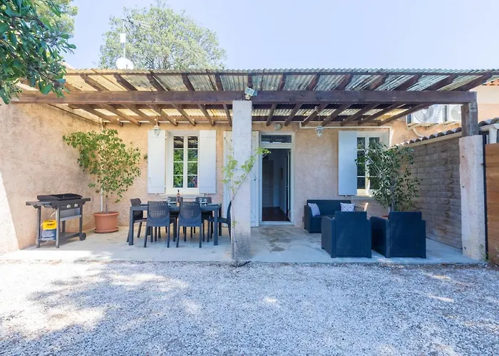 Feriehus Le Mas, Maison Au Charme Provencale Idealement Situee Entre Et Vignes *