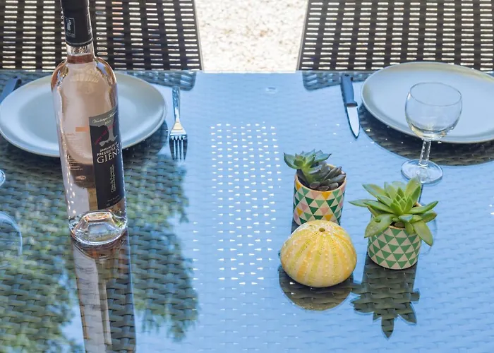 Le Mas, Maison Au Charme Provencale Idealement Situee Entre Et Vignes * 耶尔